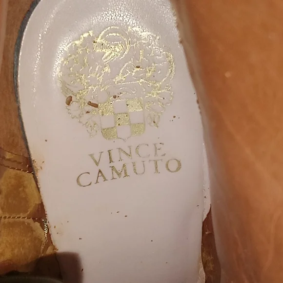 Vince Camuto green booties - Picture 4 of 9